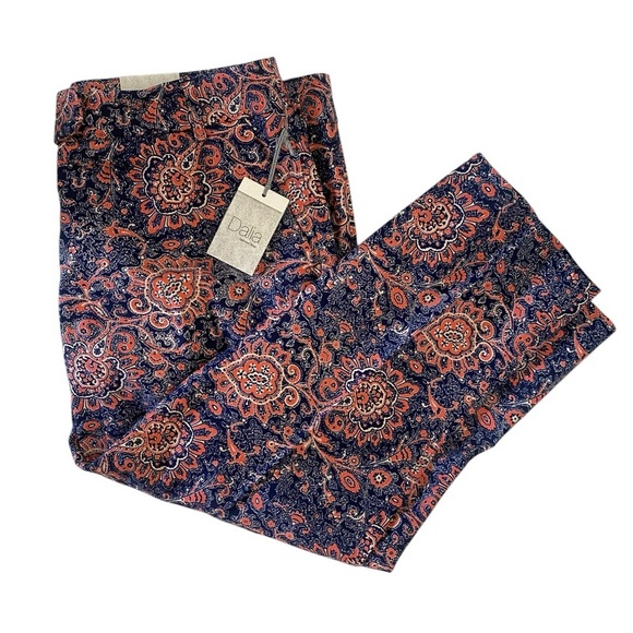 NWT Paisley Print Relaxed Fit Capris - Picture 1 of 11